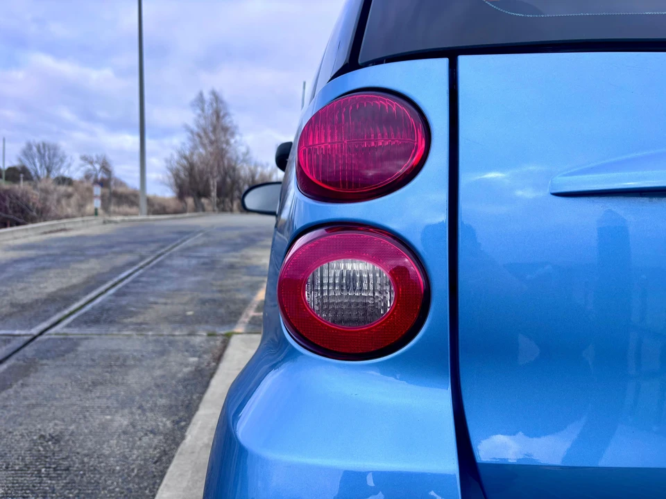 2011 Smart Fortwo 2nd Gen - Image 13 of 31