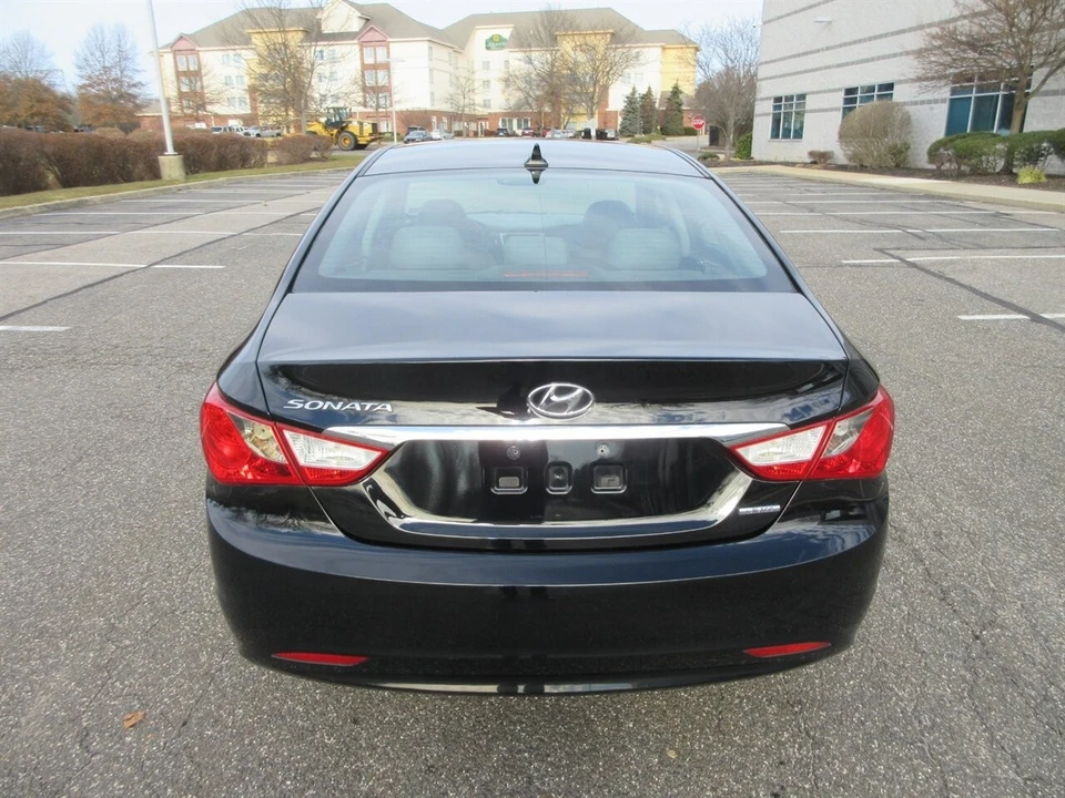 2011 Hyundai Sonata - Image 14 of 21
