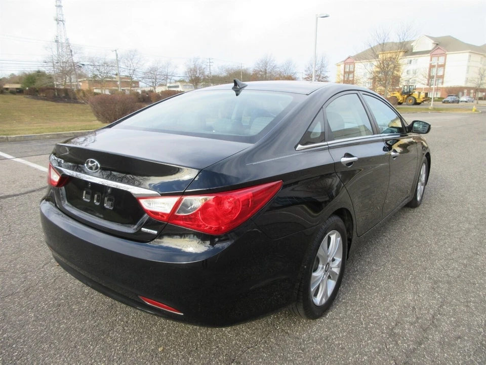 2011 Hyundai Sonata - Image 4 of 21