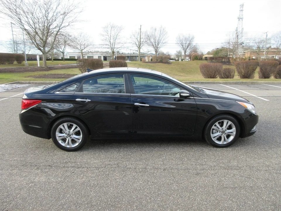 2011 Hyundai Sonata - Image 10 of 21