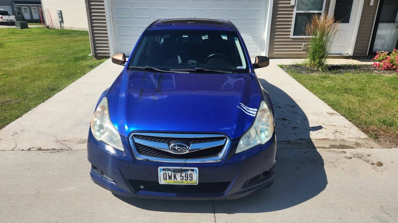 2011 Subaru Legacy 5th Gen - Image 2 of 31
