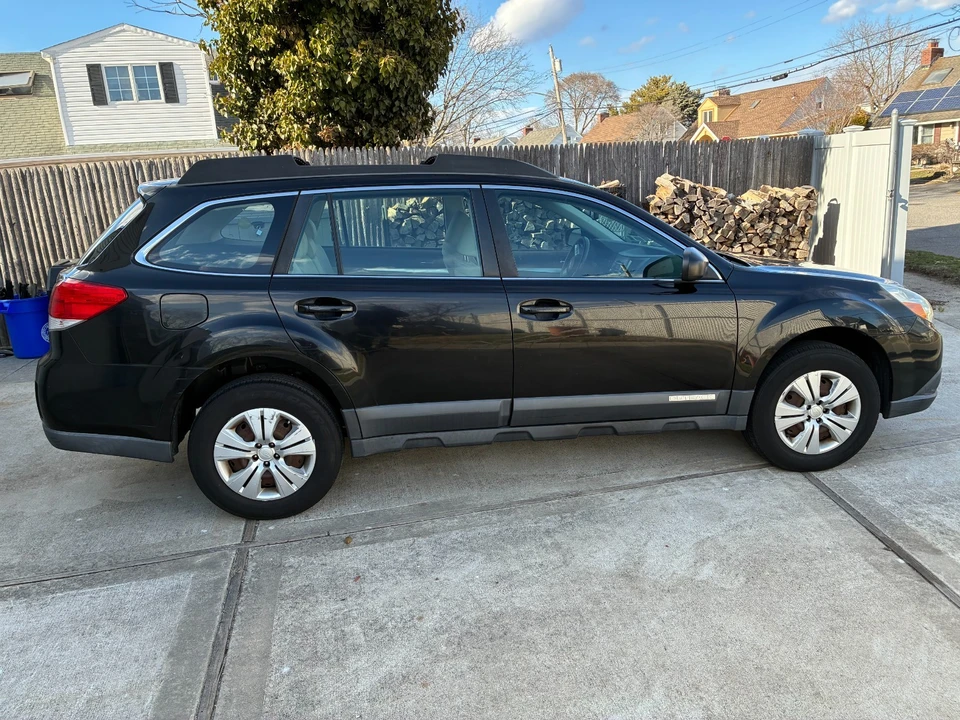 2011 Subaru Outback 4th Gen - Image 9 of 20