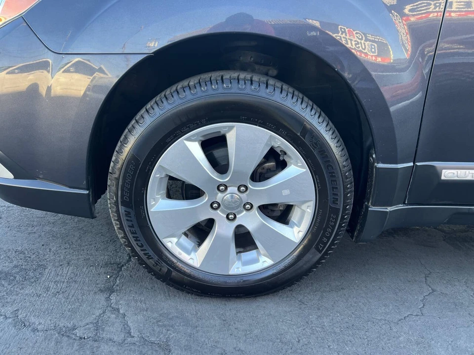2011 Subaru Outback 4th Gen - Image 16 of 17