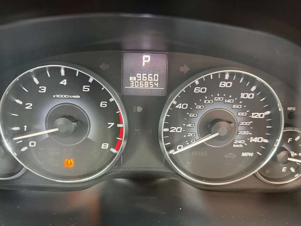 2011 Subaru Legacy 5th Gen - Image 7 of 20