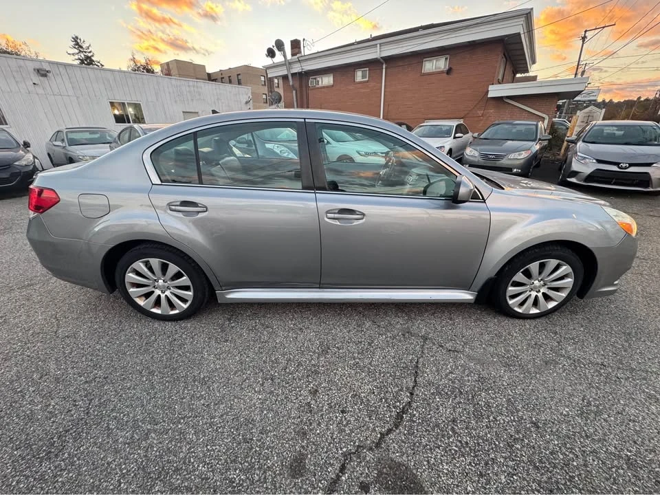2011 Subaru Legacy 5th Gen - Image 9 of 20