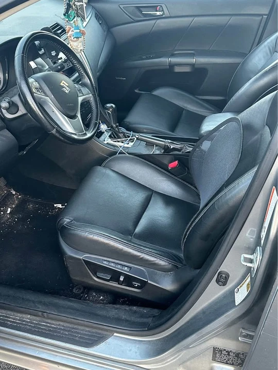 2011 Suzuki - Image 4 of 5