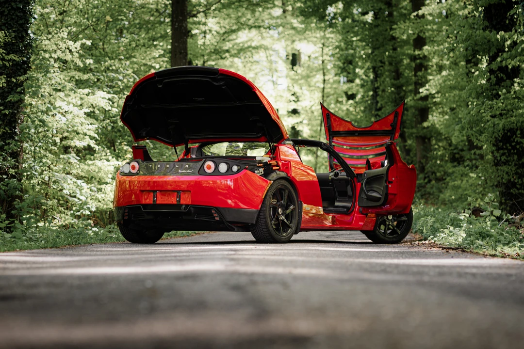 2011 Tesla Roadster - Image 9 of 31