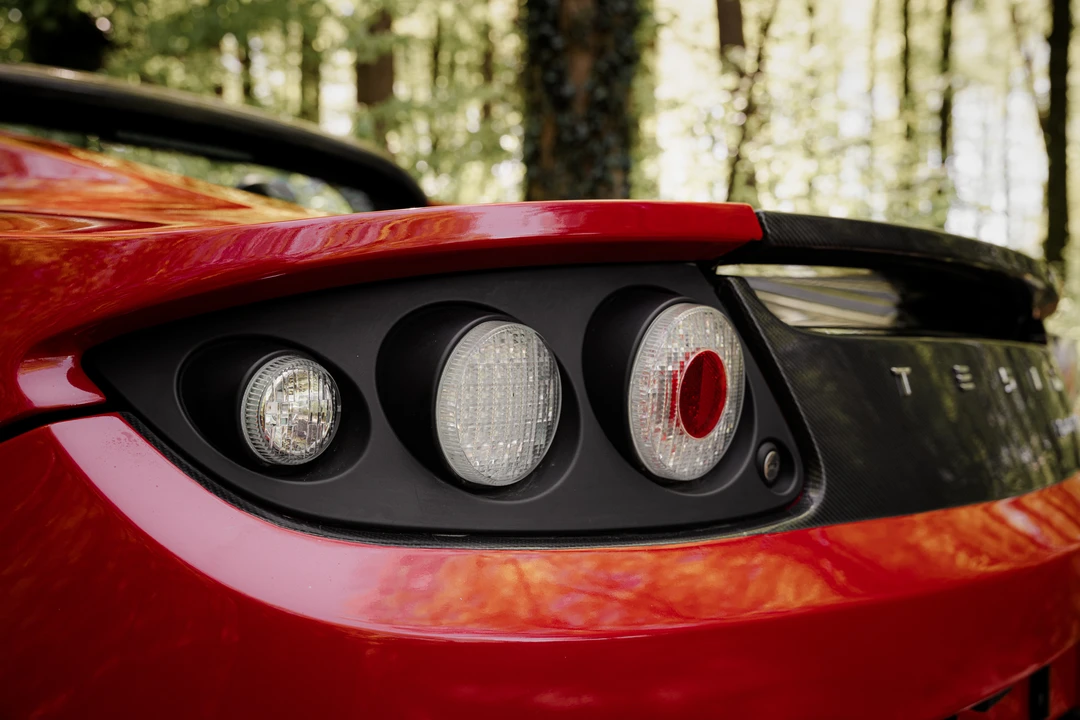 2011 Tesla Roadster - Image 30 of 31