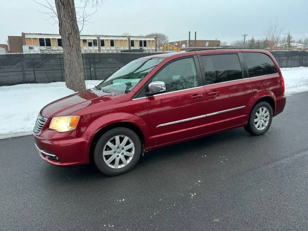 2011 Chrysler Town & Country - Image 2 of 7