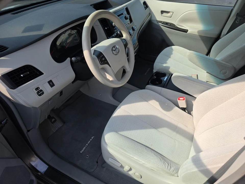 2011 Toyota Sienna 3rd Gen - Image 4 of 21