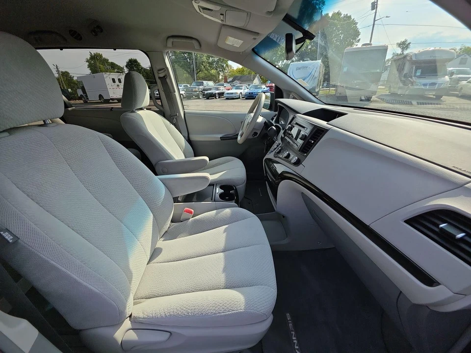 2011 Toyota Sienna 3rd Gen - Image 8 of 21
