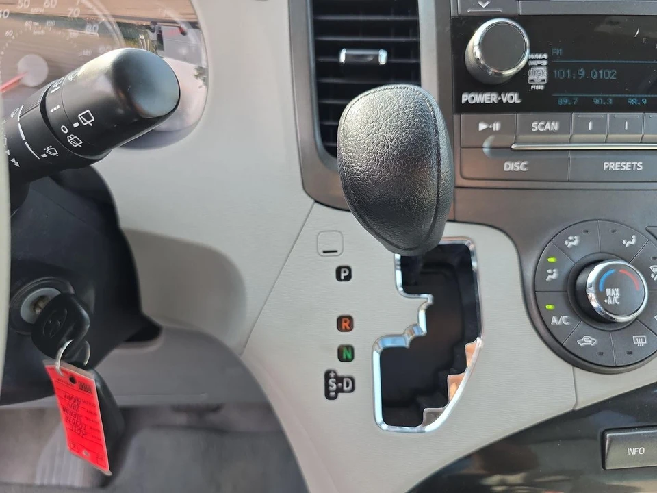 2011 Toyota Sienna 3rd Gen - Image 10 of 21