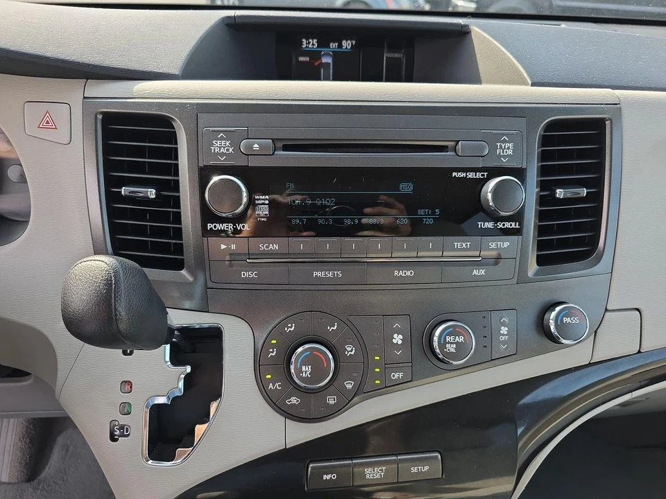 2011 Toyota Sienna 3rd Gen - Image 9 of 21