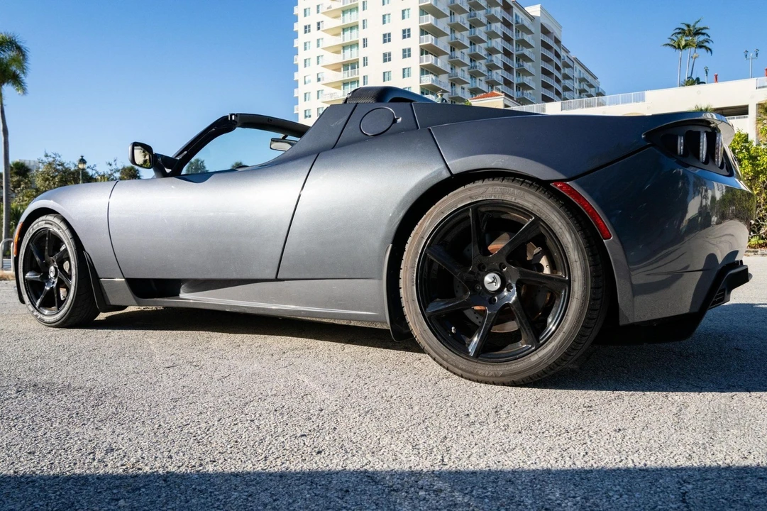 2011 Tesla Roadster - Image 15 of 19