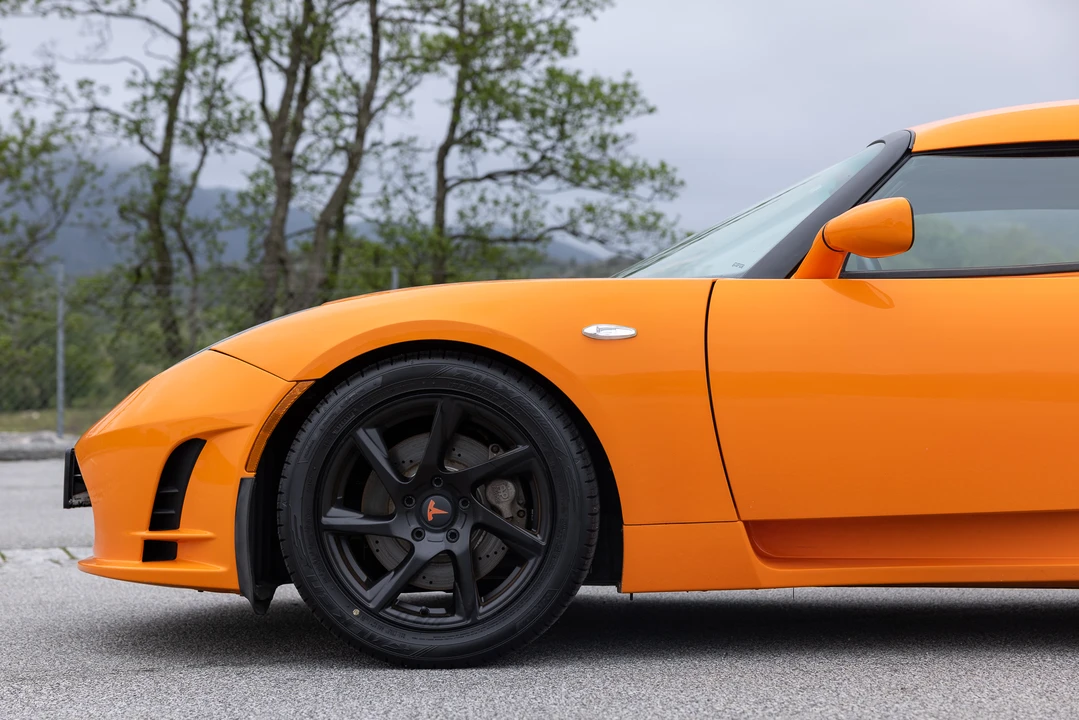 2011 Tesla Roadster - Image 27 of 31