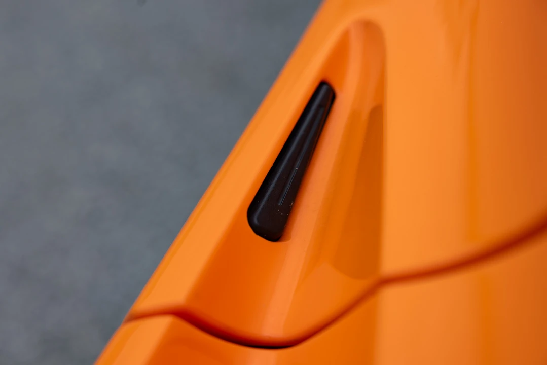 2011 Tesla Roadster - Image 23 of 31