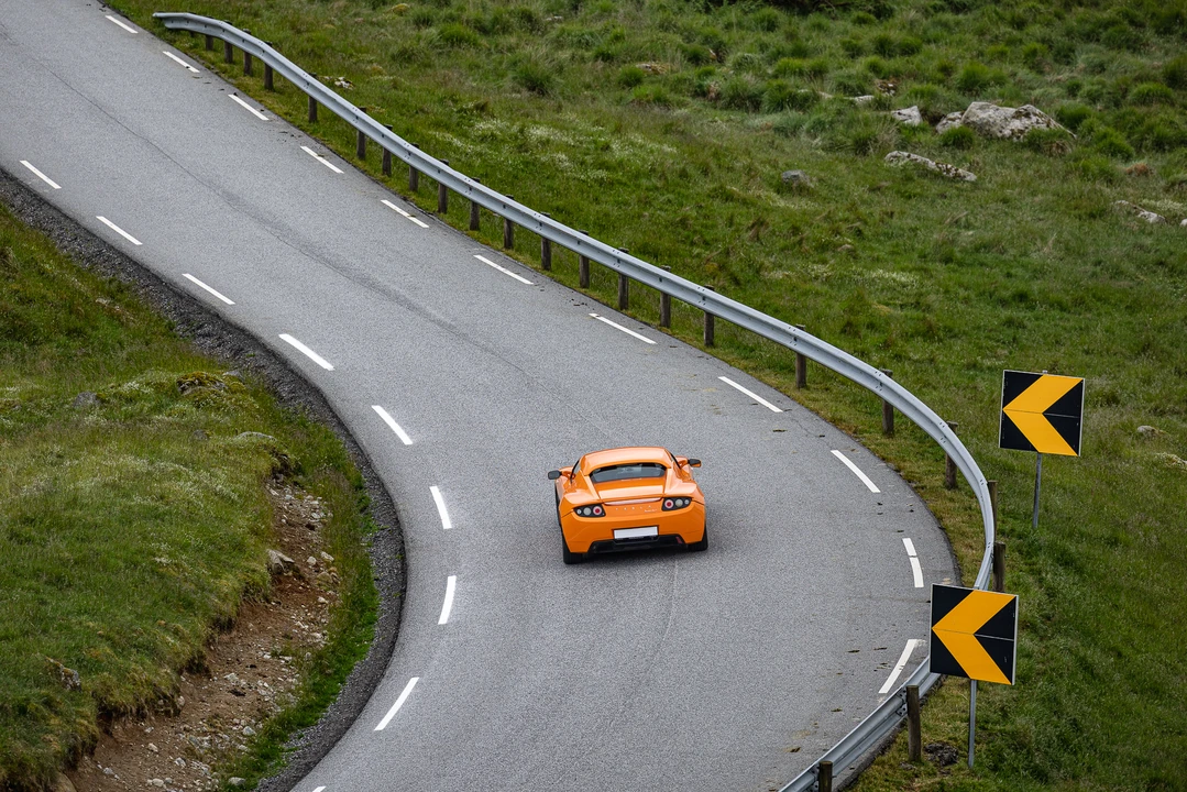 2011 Tesla Roadster - Image 13 of 31