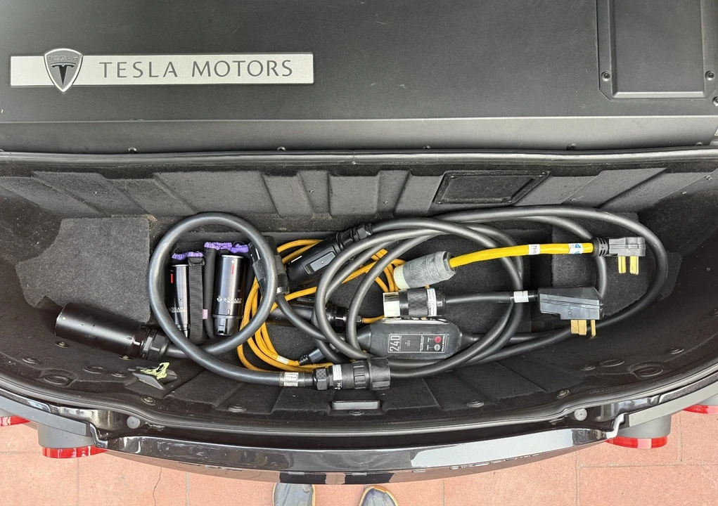 2011 Tesla Roadster - Image 19 of 21