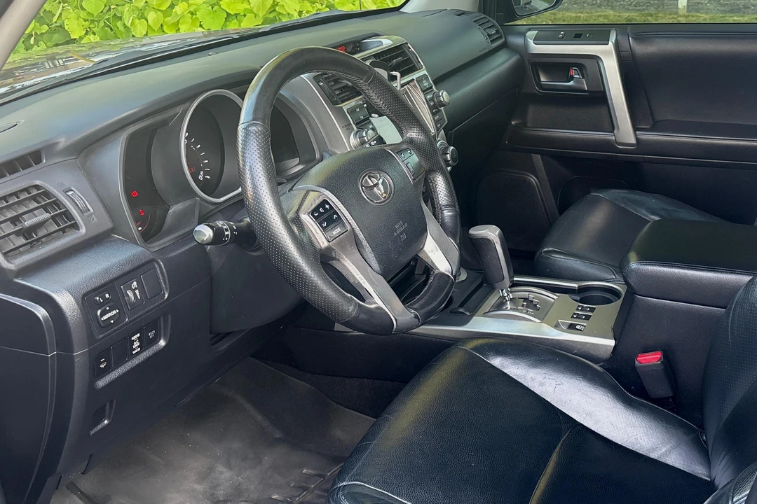 2011 Toyota 4Runner 5th Gen - Image 25 of 31