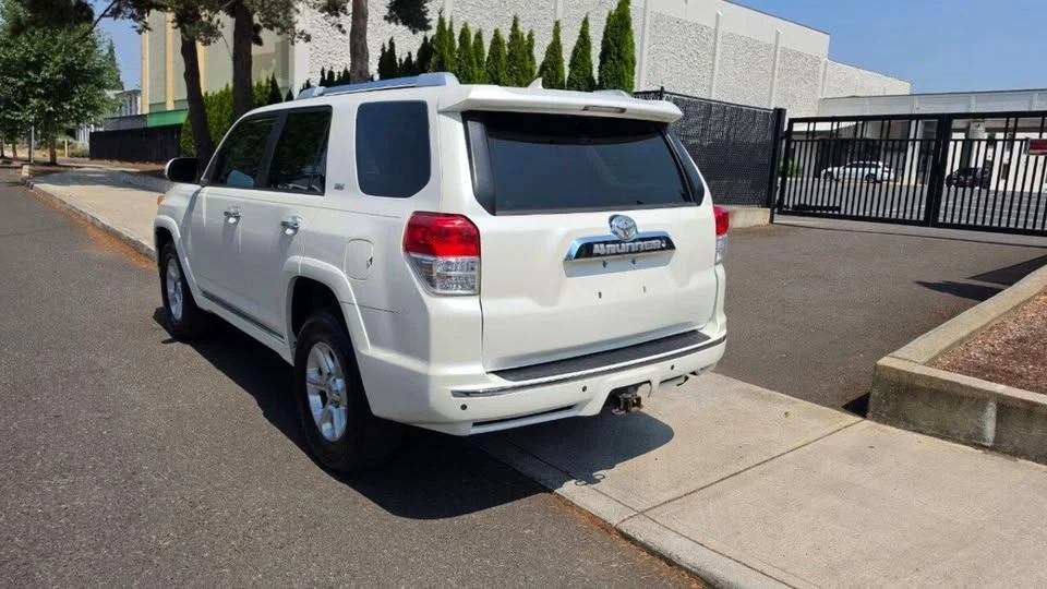 2011 Toyota 4Runner 5th Gen - Image 9 of 14