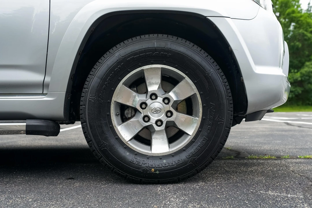 2011 Toyota 4Runner 5th Gen - Image 18 of 31