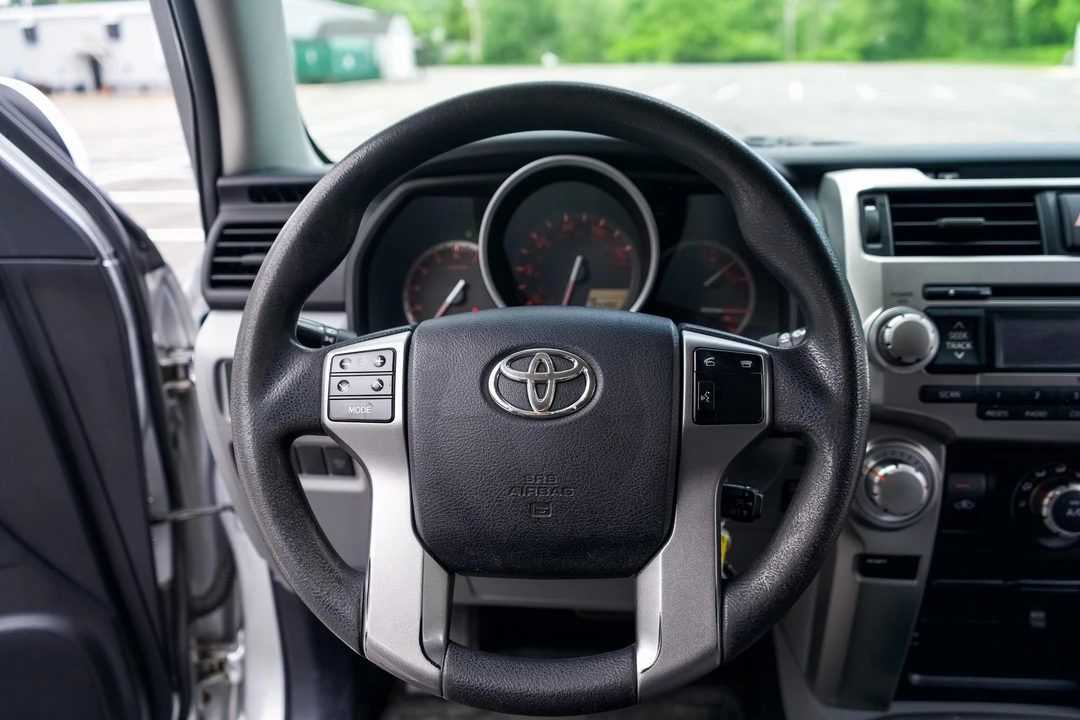 2011 Toyota 4Runner 5th Gen - Image 28 of 31