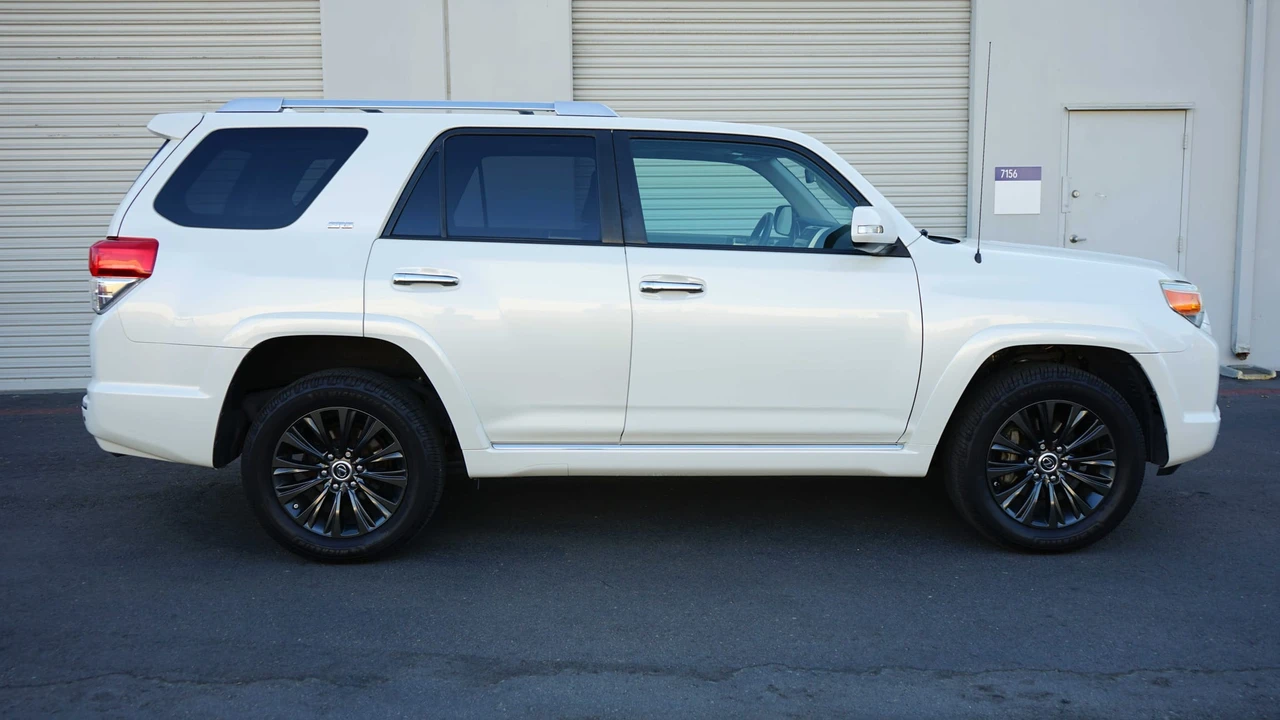 2011 Toyota 4Runner 5th Gen - Image 16 of 31