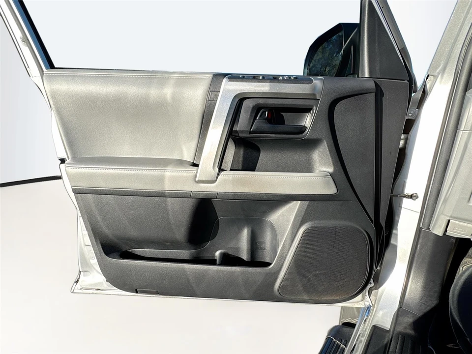 2011 Toyota 4Runner 5th Gen - Image 15 of 21