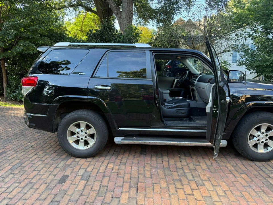 2011 Toyota 4Runner 5th Gen - Image 4 of 10