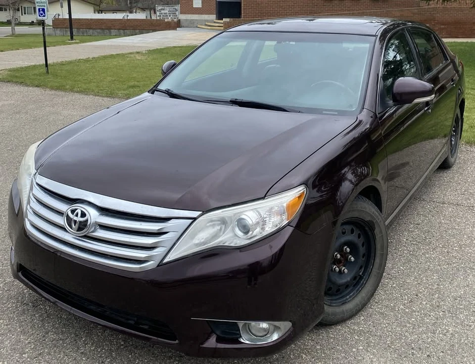 2011 Toyota Avalon - Image 2 of 10
