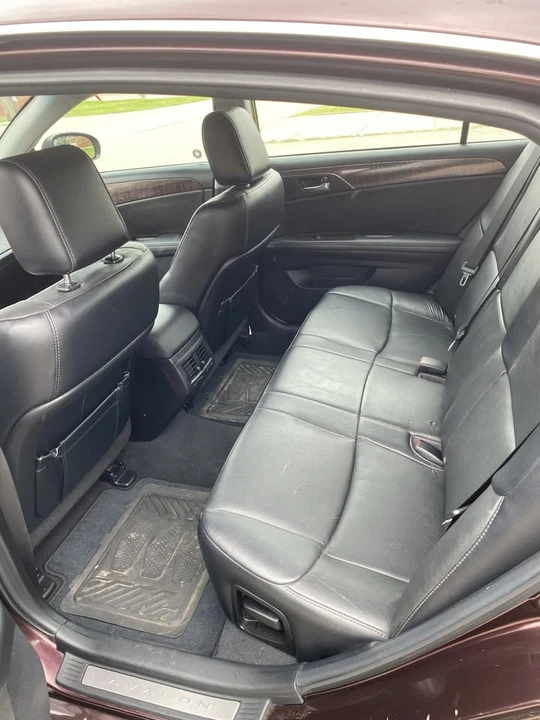 2011 Toyota Avalon - Image 8 of 10