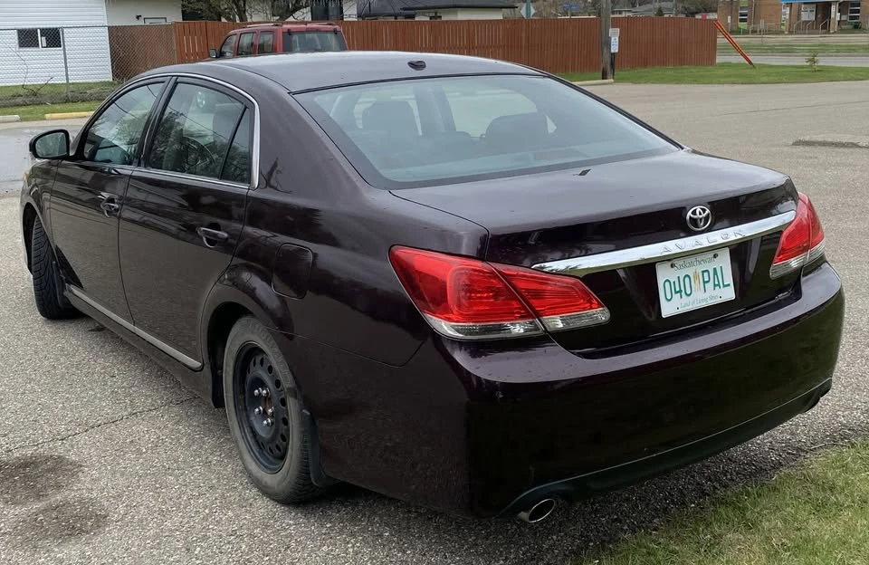2011 Toyota Avalon - Image 3 of 10