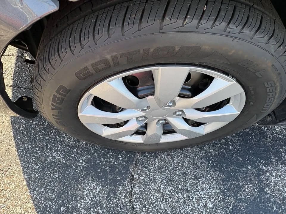 2011 Toyota Camry 6th Gen - Image 16 of 18