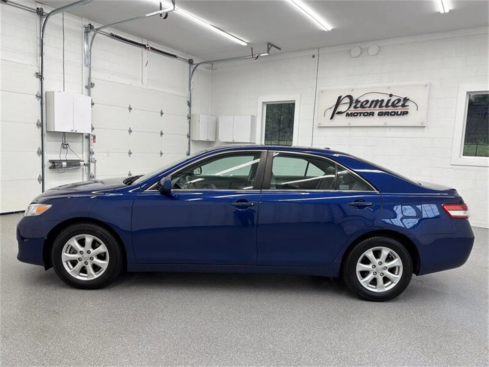2011 Toyota Camry 6th Gen - Image 8 of 16