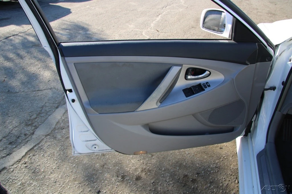 2011 Toyota Camry 6th Gen - Image 13 of 21