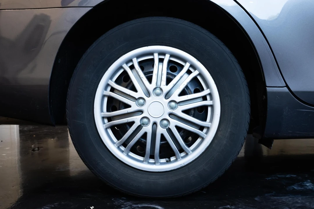 2011 Toyota Camry 6th Gen - Image 16 of 21
