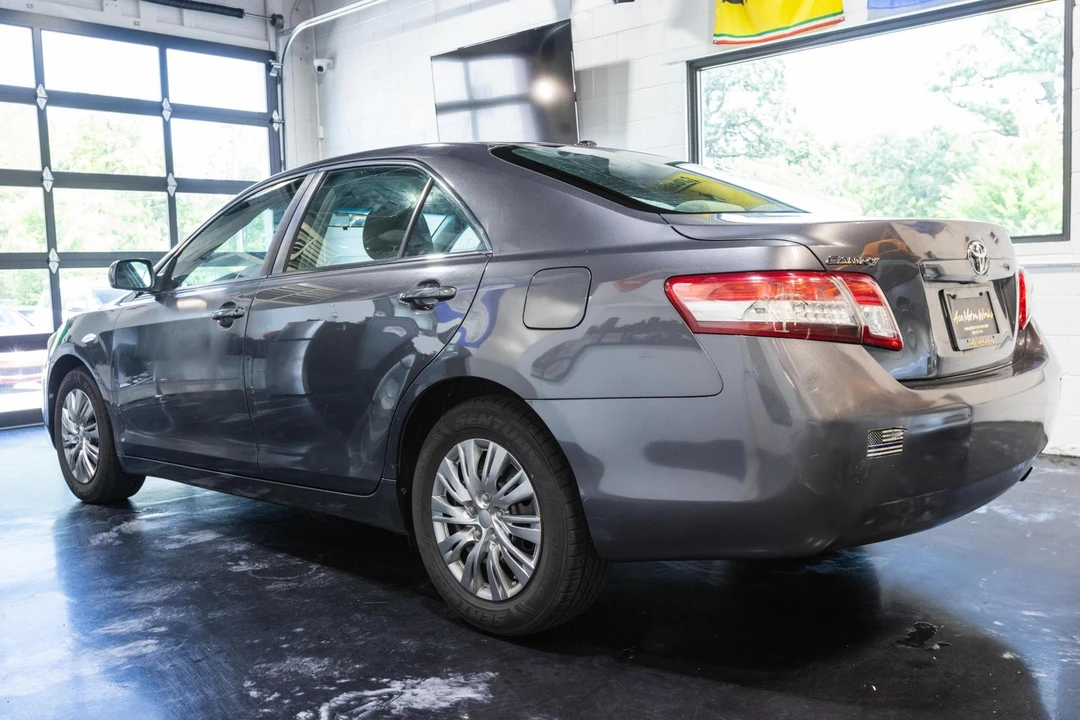 2011 Toyota Camry 6th Gen - Image 11 of 21