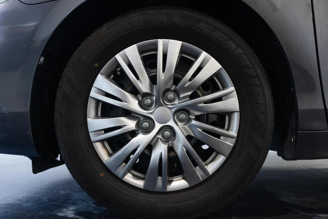 2011 Toyota Camry 6th Gen - Image 6 of 21