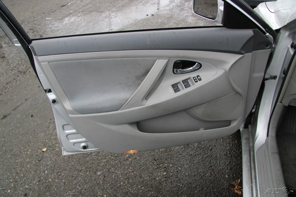 2011 Toyota Camry 6th Gen - Image 11 of 21