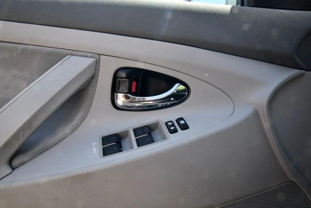2011 Toyota Camry 6th Gen - Image 12 of 30