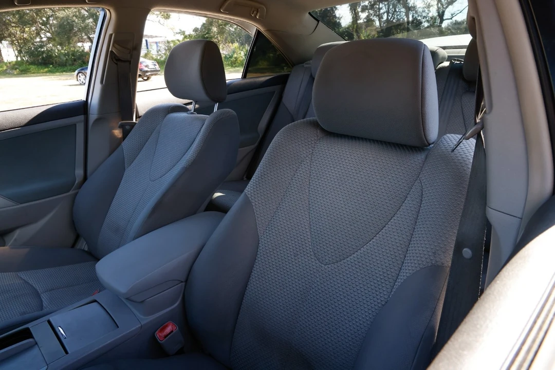 2011 Toyota Camry 6th Gen - Image 6 of 12
