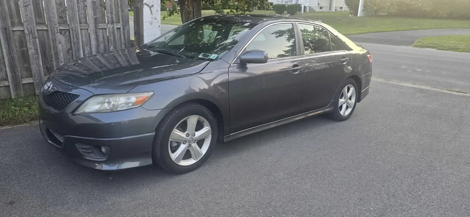 2011 Toyota Camry 6th Gen - Image 2 of 10