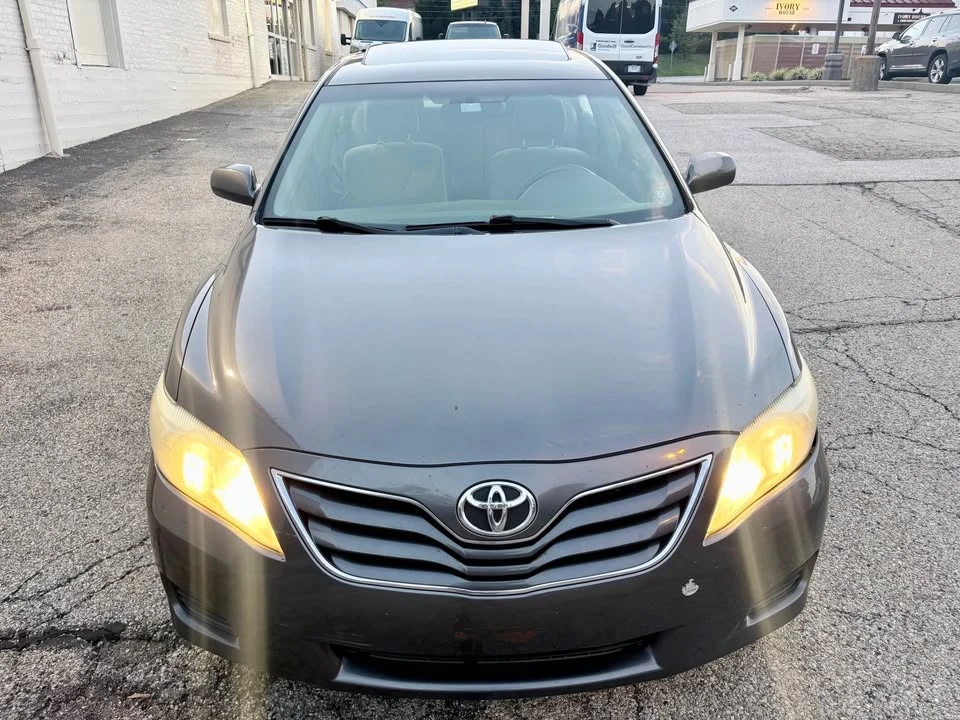 2011 Toyota Camry 6th Gen - Image 2 of 9