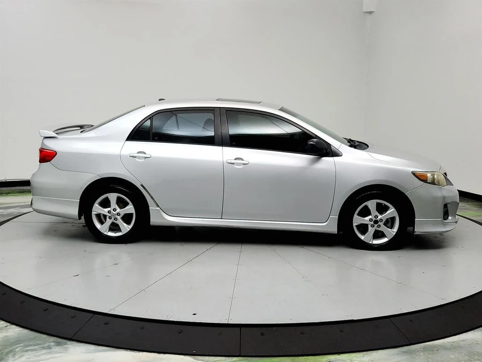 2011 Toyota Corolla 10th Gen - Image 4 of 12