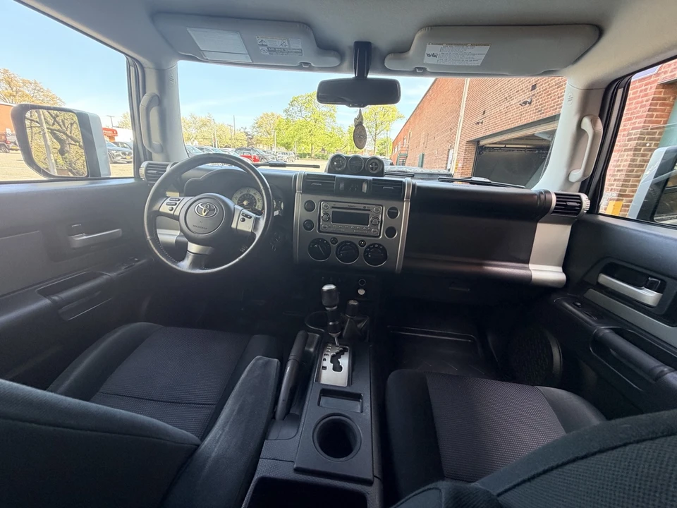 2011 Toyota FJ Cruiser - Image 31 of 31