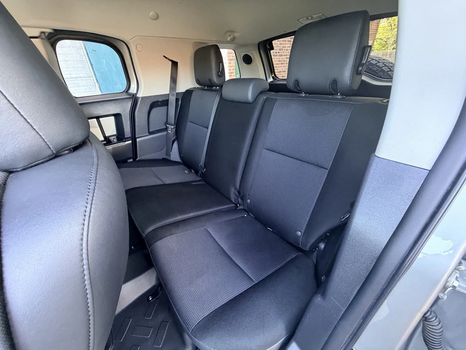 2011 Toyota FJ Cruiser - Image 29 of 31