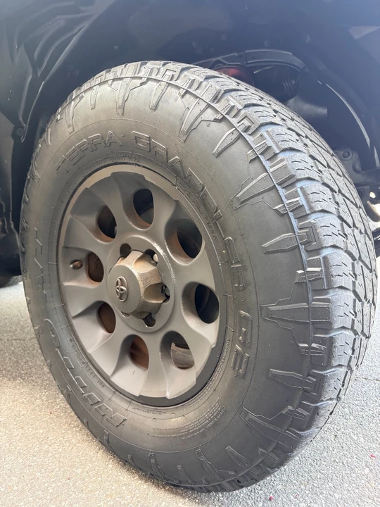2011 Toyota FJ Cruiser - Image 14 of 31
