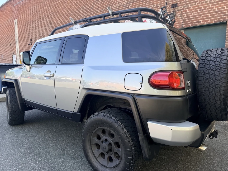 2011 Toyota FJ Cruiser - Image 16 of 31