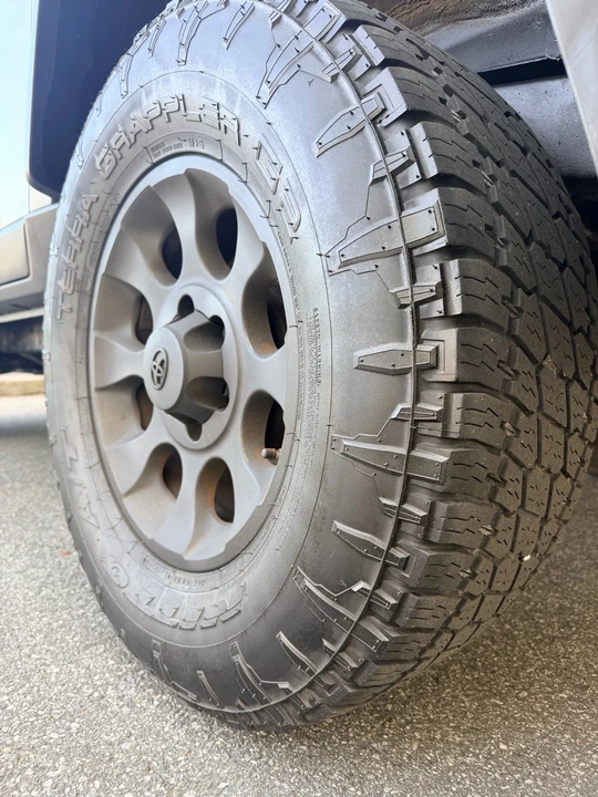 2011 Toyota FJ Cruiser - Image 15 of 31