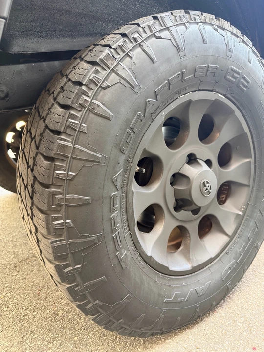 2011 Toyota FJ Cruiser - Image 12 of 31